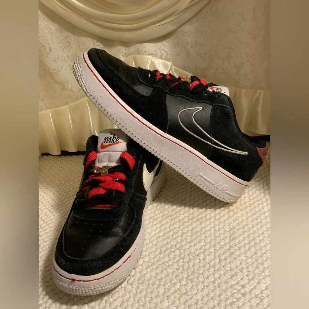 NIKE